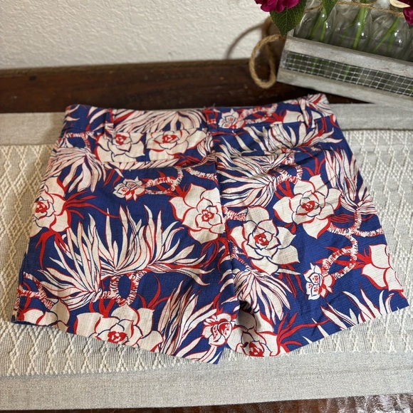 J.Crew Red White Blue Floral Hawaiian Print Chino Shorts Tropical Size 4 - Picture 2 of 8